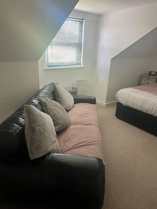 Just Off The M1 And A1 Apartment Hoyland