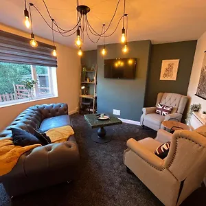  Holiday home Modern Three Bedroom Home, Hoyland, Barnsley
